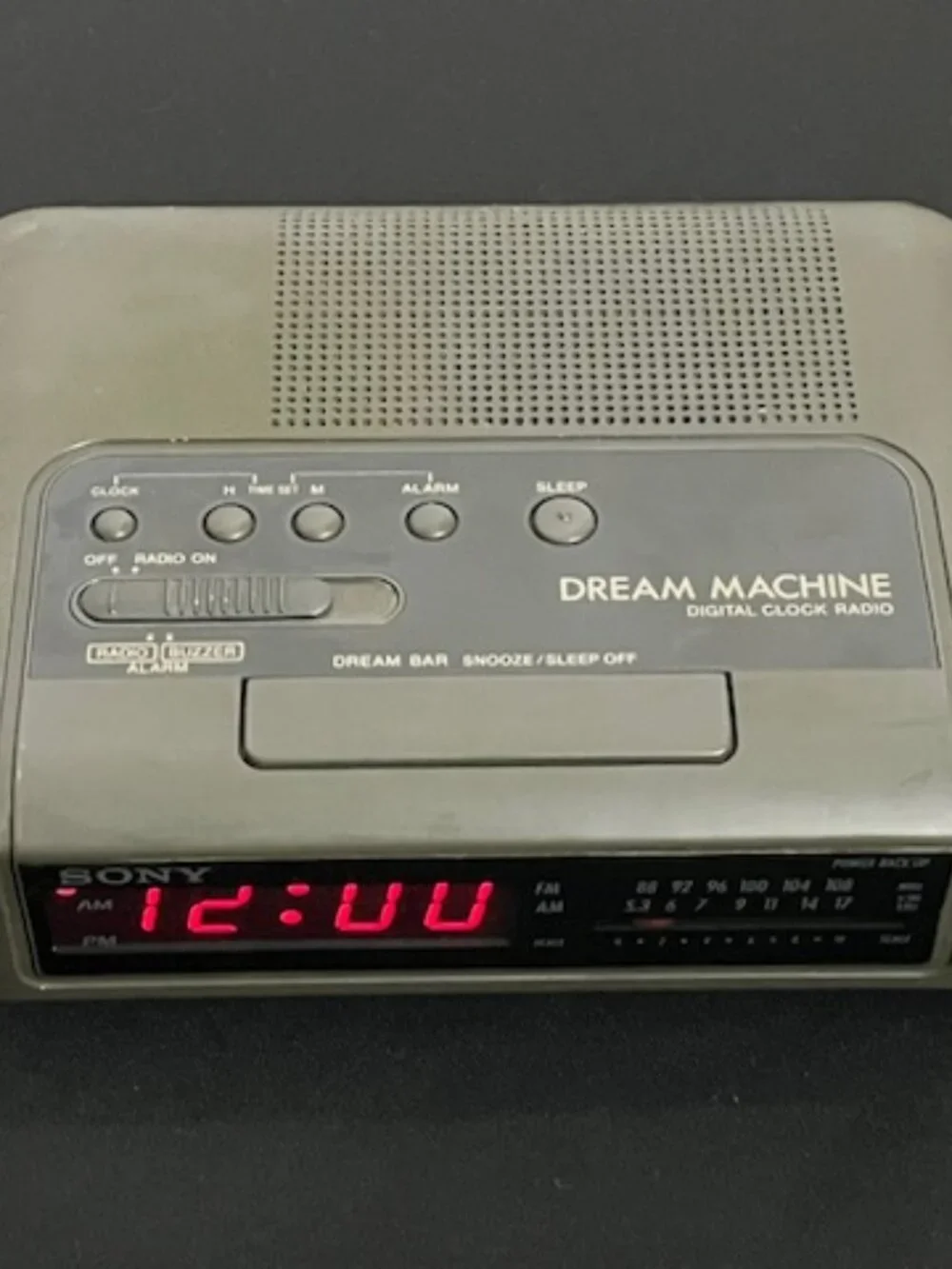 Sony Dream Machine ICF-C240